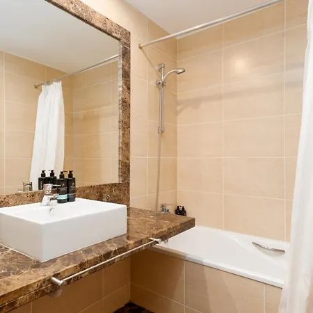 Apartament Aidan Poolside Haven By Lovelystay *