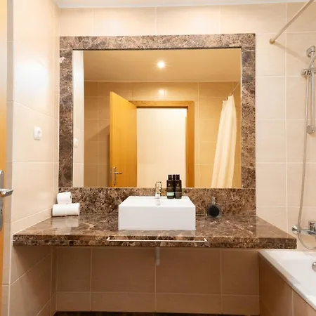 Apartament Aidan Poolside Haven By Lovelystay