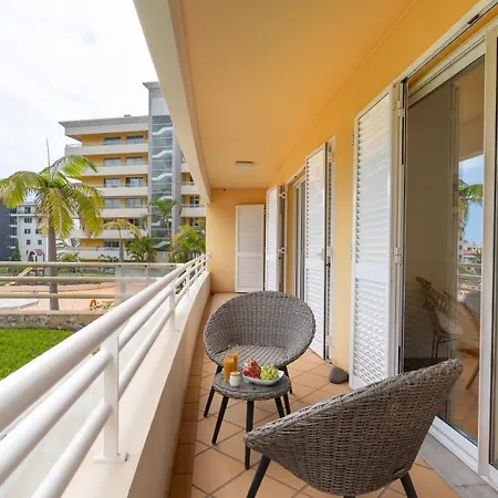 Apartament Aidan Poolside Haven By Lovelystay