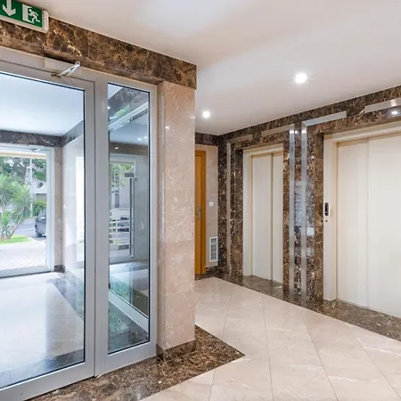 Apartament Aidan Poolside Haven By Lovelystay
